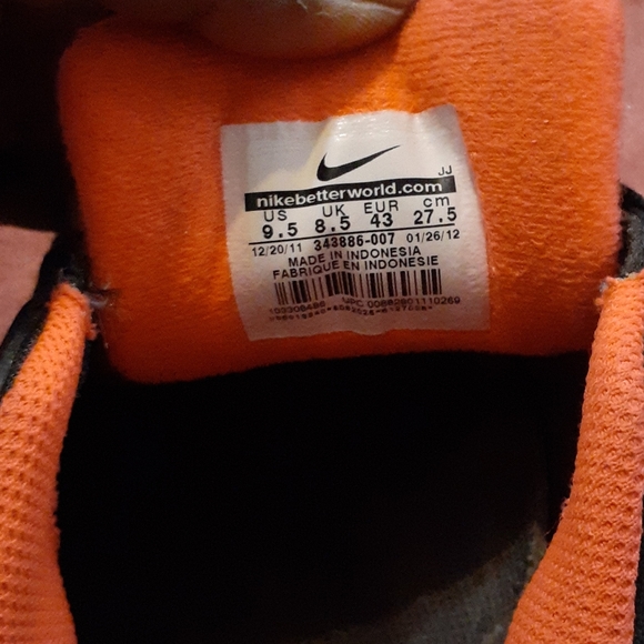 Nike AIR Tennis Shoes - Picture 3 of 6